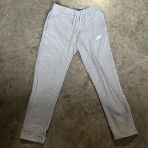 Gray Nike sweatpants, men’s small